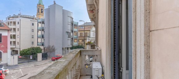 2-salle Appartement à Milan, Italy No. 290570 8