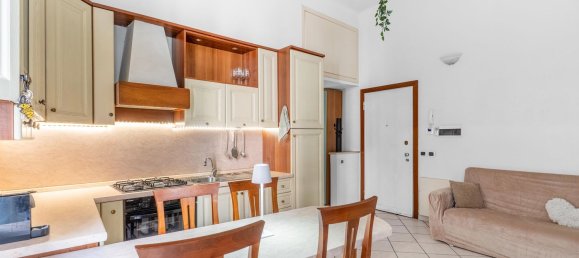 2-salle Appartement à Milan, Italy No. 290570 7