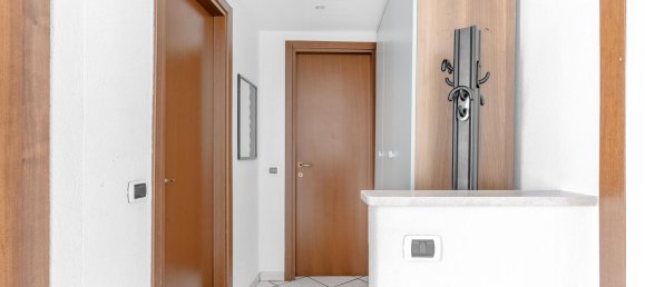 2-salle Appartement à Milan, Italy No. 290570 11