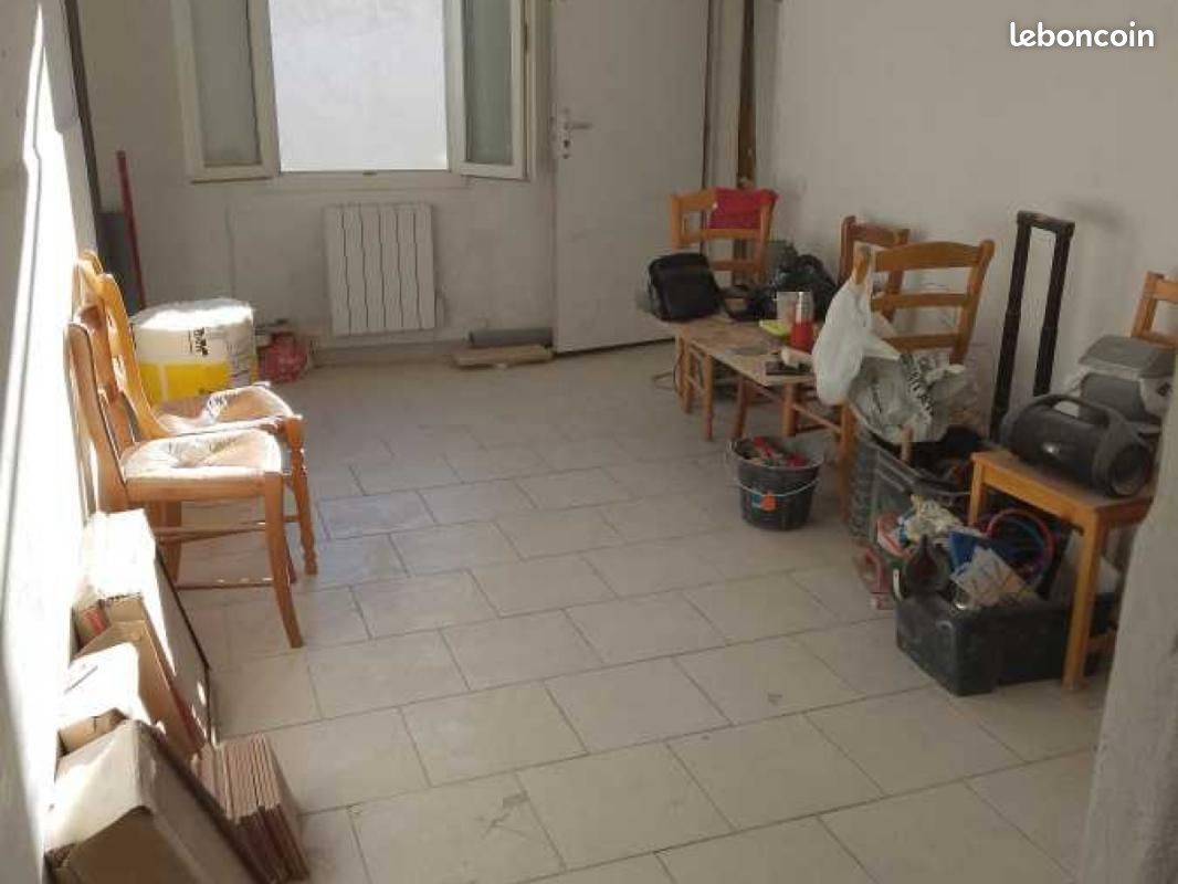 Apartamento de 2 dormitorios en Vauvert, France No. 198065