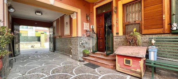 Villa de 6 dormitorios en Mugnano di Napoli, Italy No. 207323 16