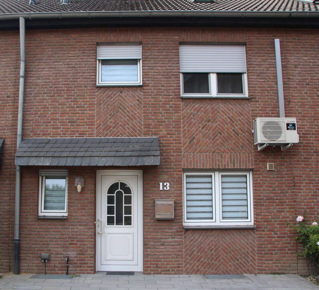 5 rooms Townhouse in Duisburg, Germany No. 357260