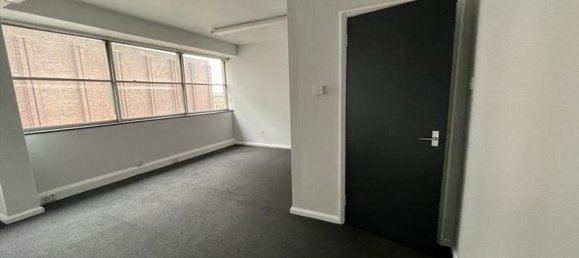 930m² Commercial property in Wellingborough, United Kingdom No. 14488 10