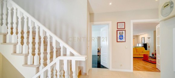 5 bedrooms Villa in Sintra, Portugal No. 197603 8