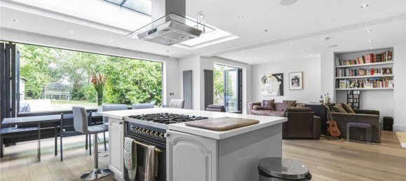 6 bedrooms House in New Barnet, United Kingdom No. 6678 6