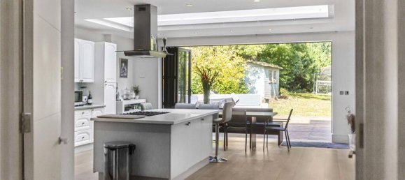 6 bedrooms House in New Barnet, United Kingdom No. 6678 4