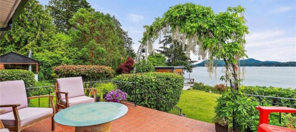 5 bedrooms House in British Columbia, Canada No. 239 9