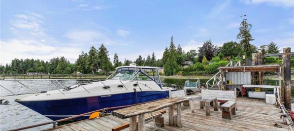 5 bedrooms House in British Columbia, Canada No. 239 4