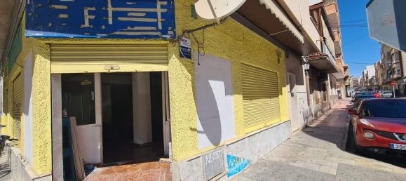 76m² Commercial property in Torrevieja, Spain No. 90982 2