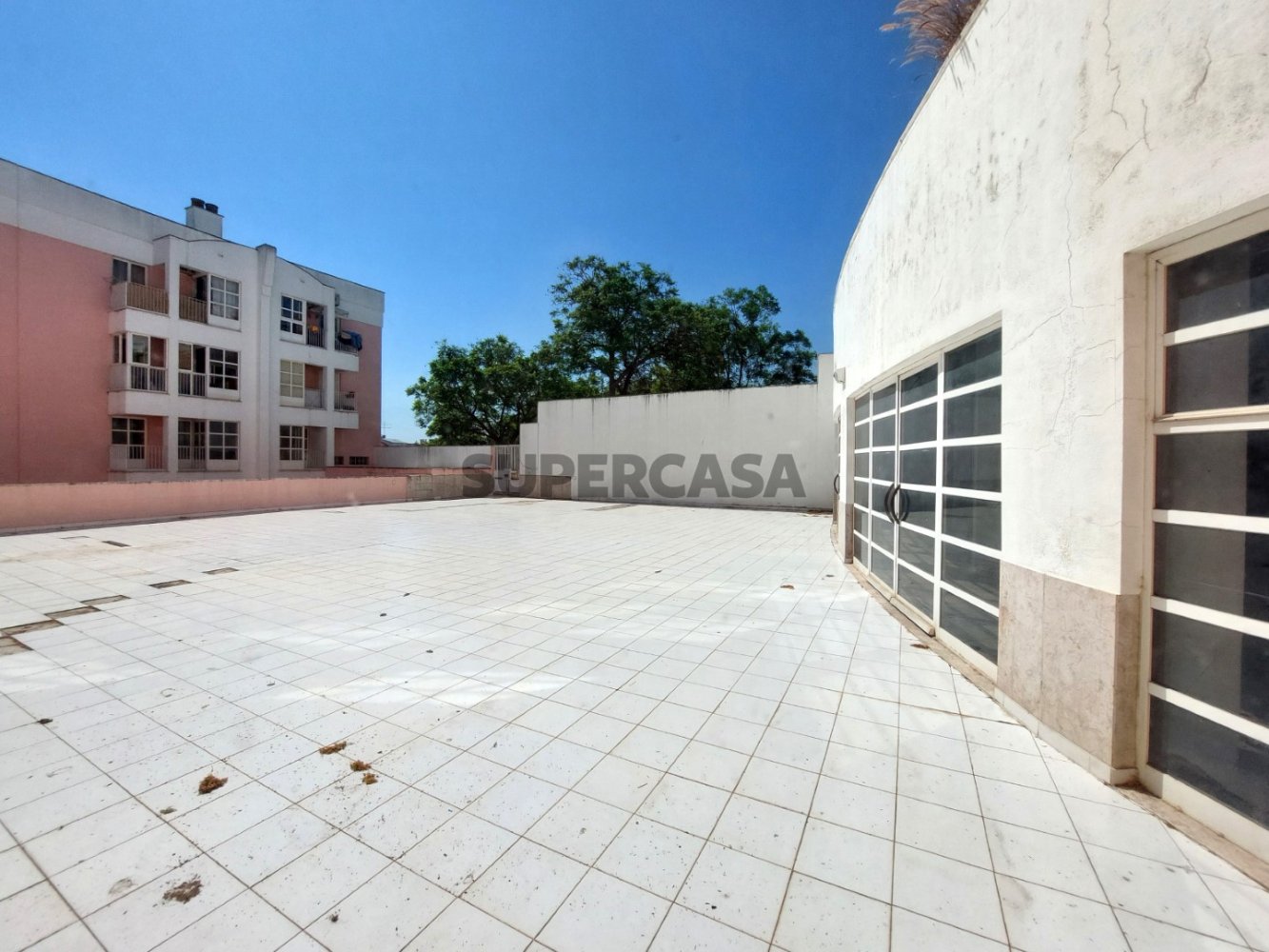 739m² Commercial property in Oeiras, Portugal No. 308481