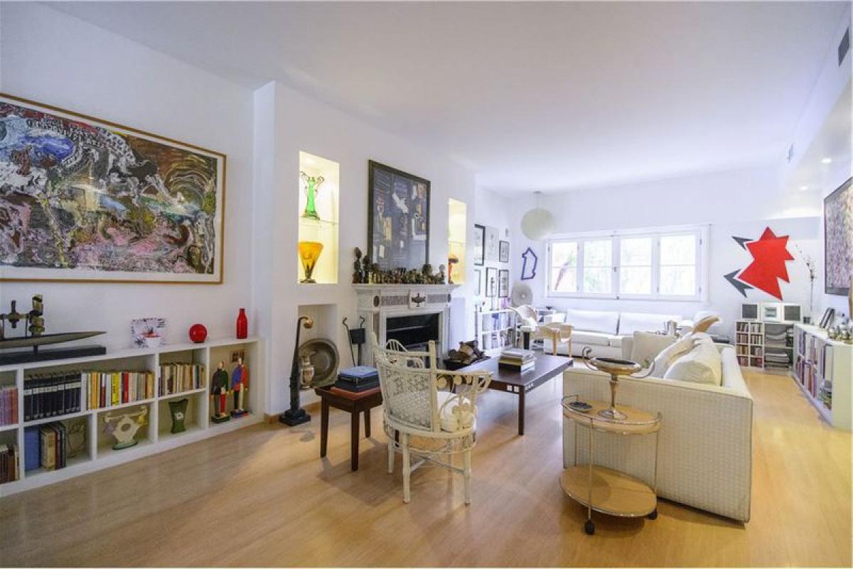 Casa de 6 dormitorios en Buenos Aires, Argentina No. 72054