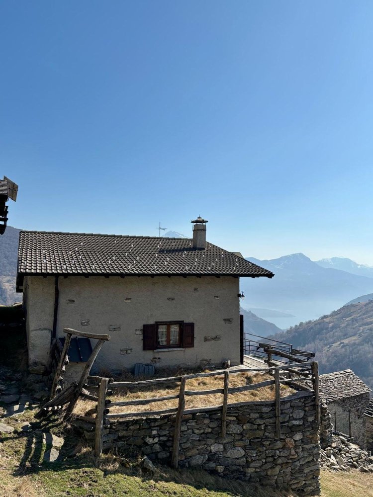 2-Zimmer Haus in Livo, Italy, Nr. 76633