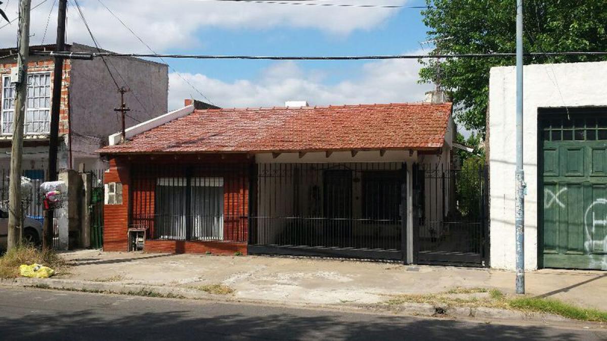 3 bedrooms House in Lanus, Argentina No. 592