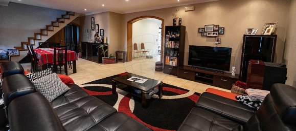 3 bedrooms House in Angra do Heroismo, Portugal No. 36055 7