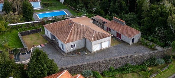 3 bedrooms House in Angra do Heroismo, Portugal No. 36055 17