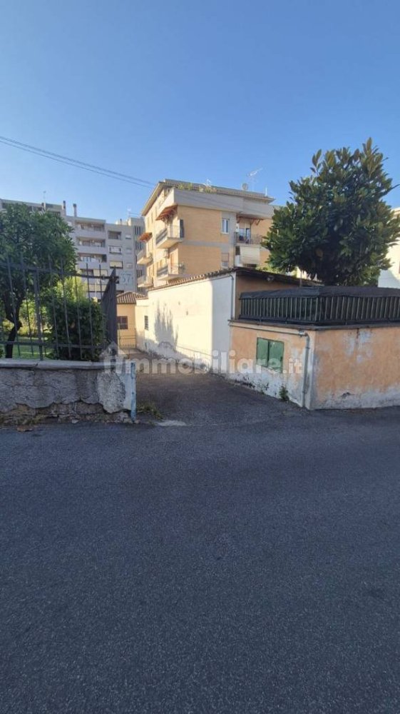 26m² Garage in Rome, Italy No. 343354