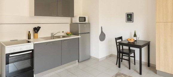 1 bedroom Apartment in Montreuil, France No. 327045 3