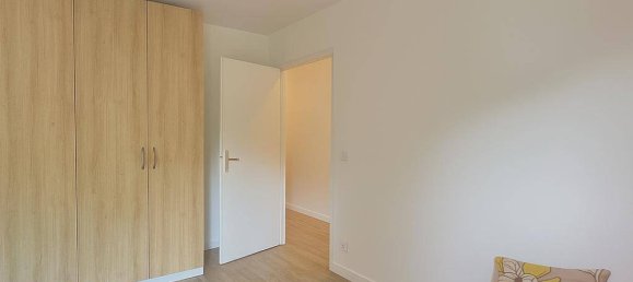 1 bedroom Apartment in Montreuil, France No. 327045 5