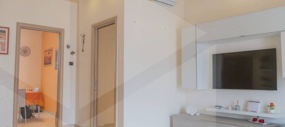3-salle Appartement à Bari, Italy No. 22762 3