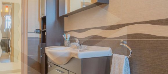 3-salle Appartement à Bari, Italy No. 22762 15