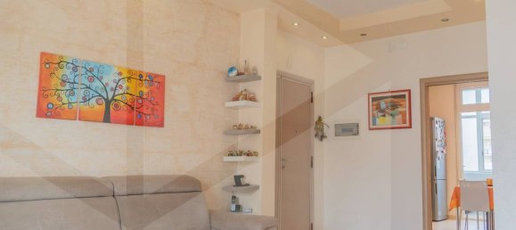 3-salle Appartement à Bari, Italy No. 22762 4