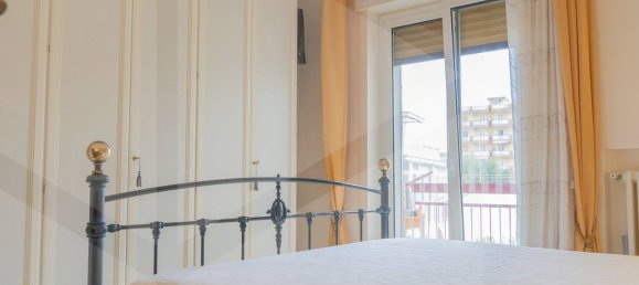 3-salle Appartement à Bari, Italy No. 22762 11