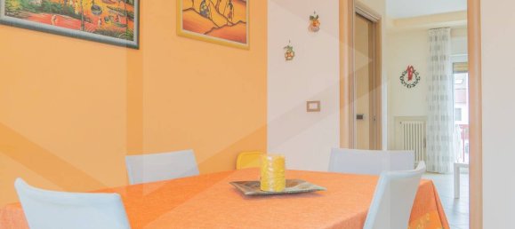 3-salle Appartement à Bari, Italy No. 22762 7