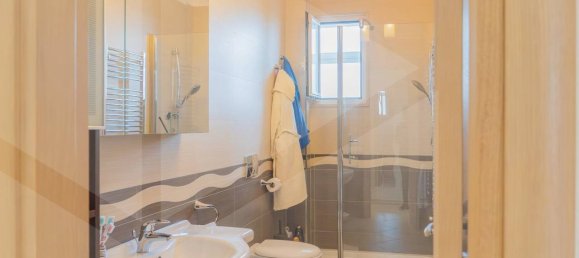 3-salle Appartement à Bari, Italy No. 22762 13