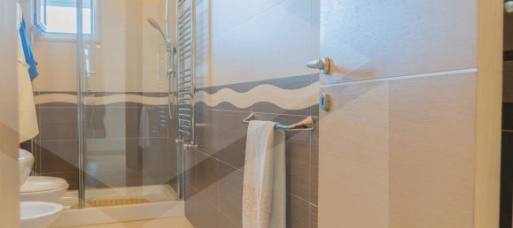 3-salle Appartement à Bari, Italy No. 22762 14