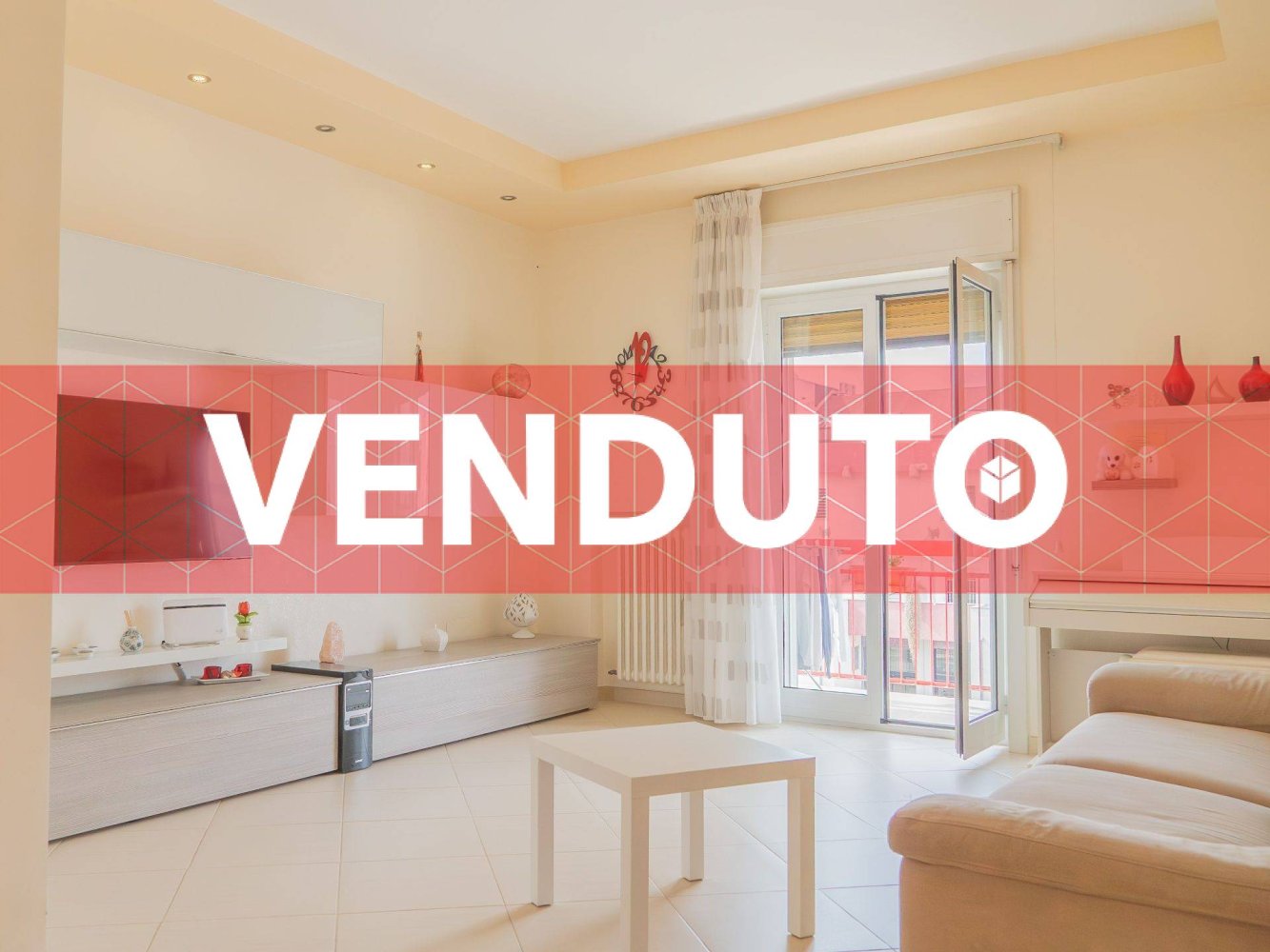 3-salle Appartement à Bari, Italy No. 22762