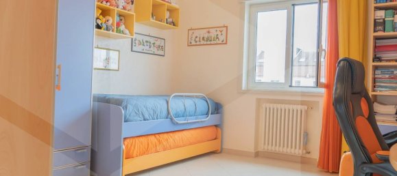3-salle Appartement à Bari, Italy No. 22762 16