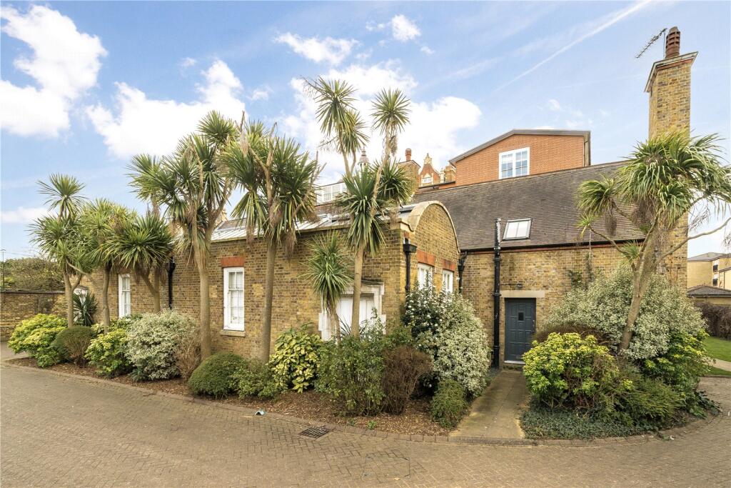 3 bedrooms House in London, United Kingdom No. 12753