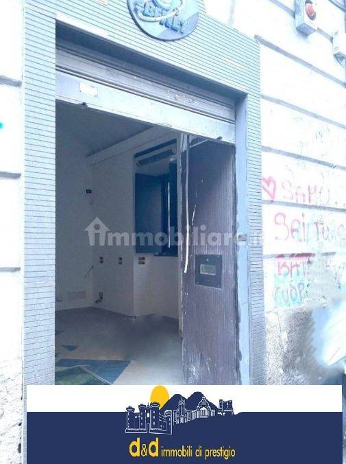 2 rooms Commercial property in Naples, Italy No. 142635