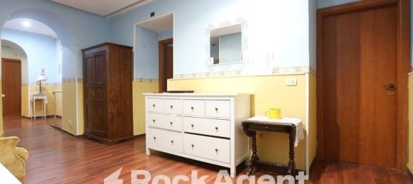 8 bedrooms Apartment in Naples, Italy No. 296870 6