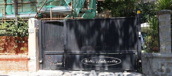 8 bedrooms Apartment in Naples, Italy No. 296870 28