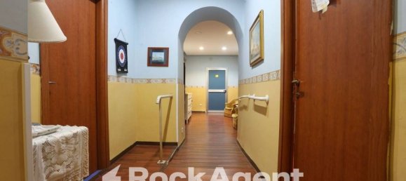 8 bedrooms Apartment in Naples, Italy No. 296870 10