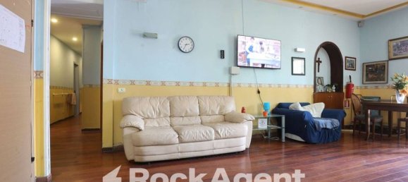 8 bedrooms Apartment in Naples, Italy No. 296870 33