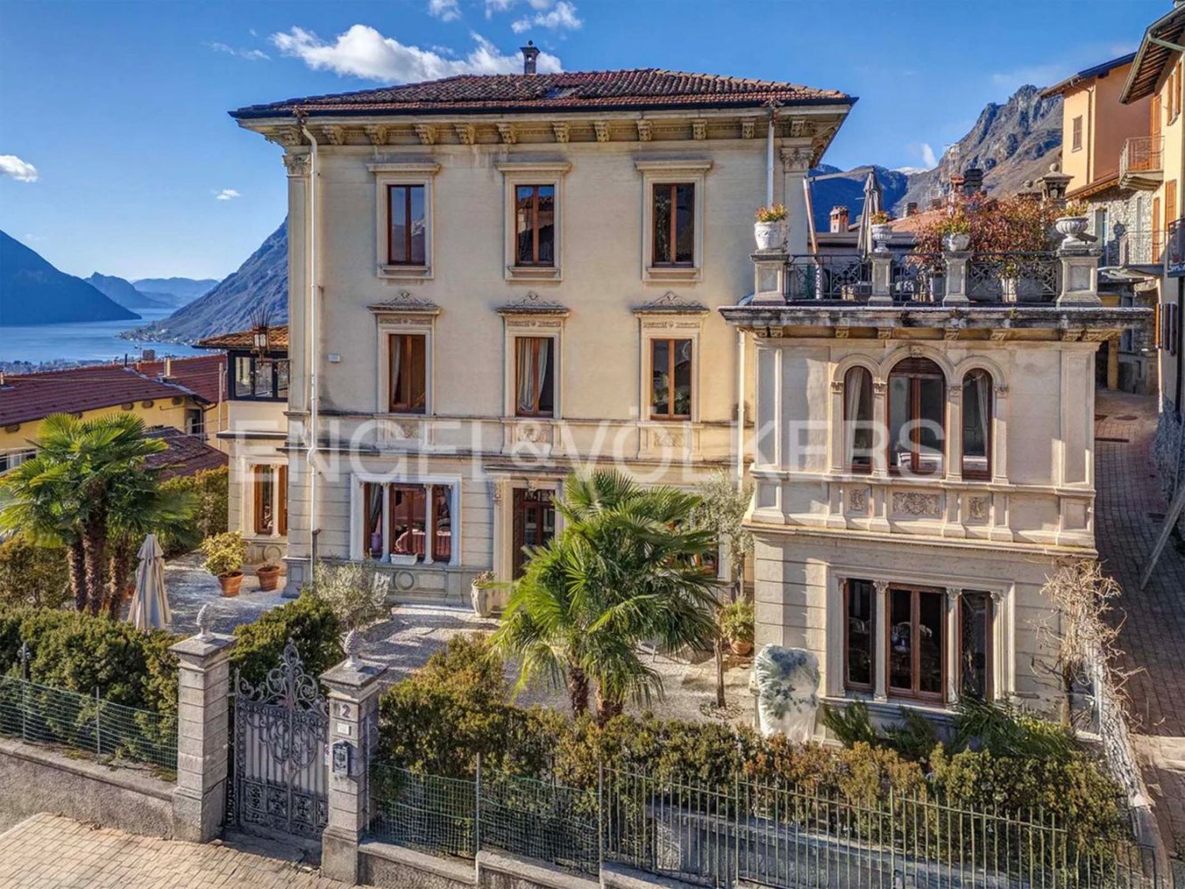 7 rooms Villa in Carlazzo, Italy No. 102873