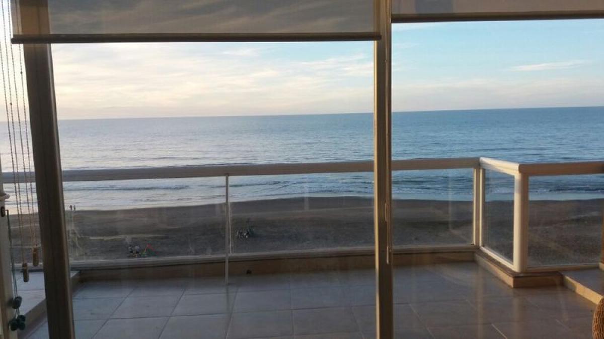 Apartamento de 3 dormitorios en Mar del Plata, Argentina No. 96631