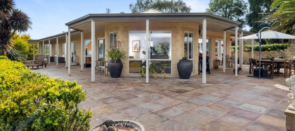 Granja de 3 dormitorios en Mardan, Australia No. 234 2