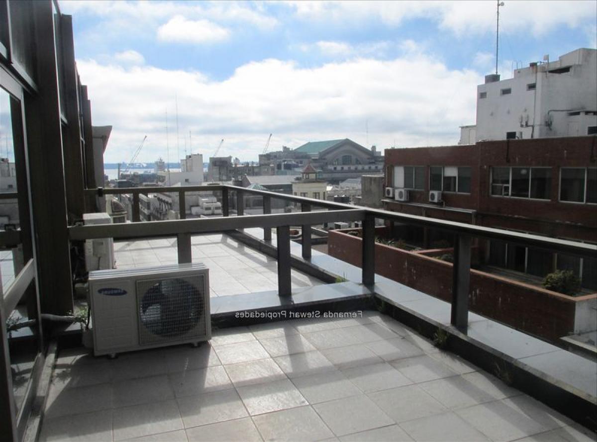 Oficina de 3 dormitorios en Montevideo, Uruguay No. 13251