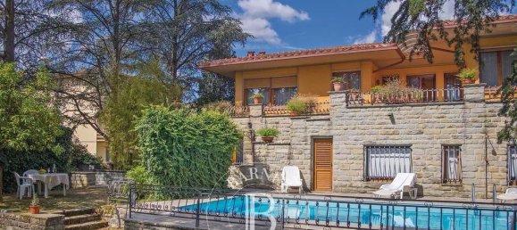3 bedrooms Villa in Vicchio, Italy No. 156536 2