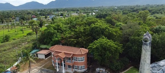  Commercial property in Hua Hin, Thailand No. 8008 9