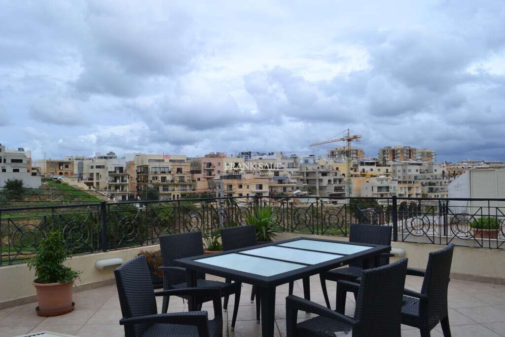 Maisonette de 4 dormitorios en Saint Julian's, Malta No. 9688