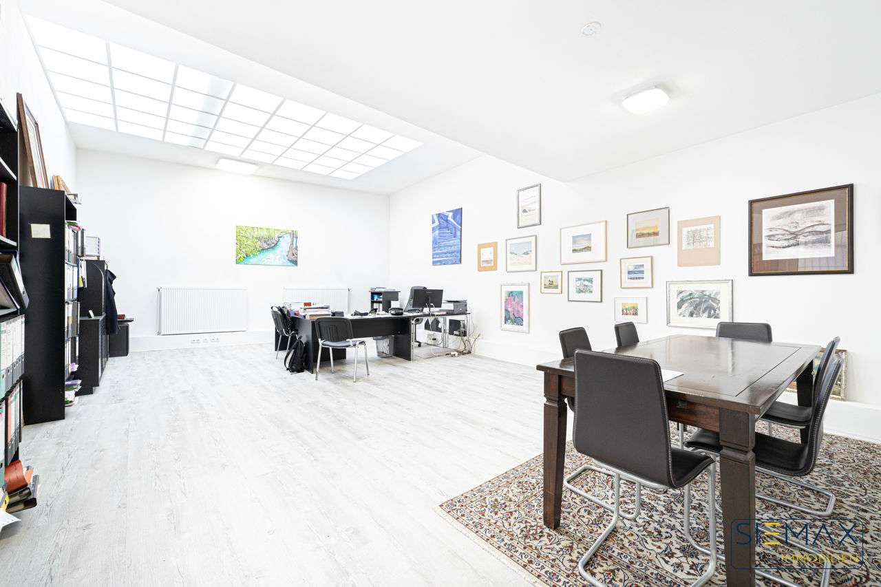 225m² Office in Augsburg, Germany No. 116884