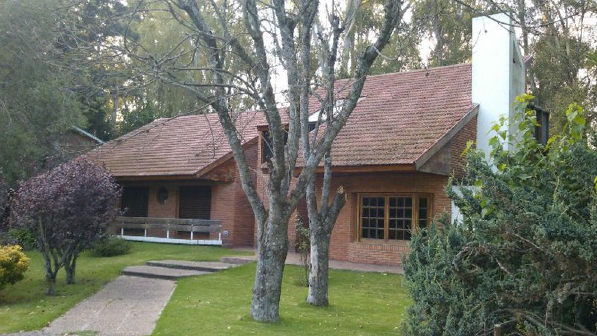 3 bedrooms House in Presidente Peron, Argentina No. 95642