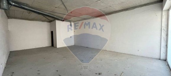 90m² Commercial property in Guimaraes, Portugal No. 53796 5