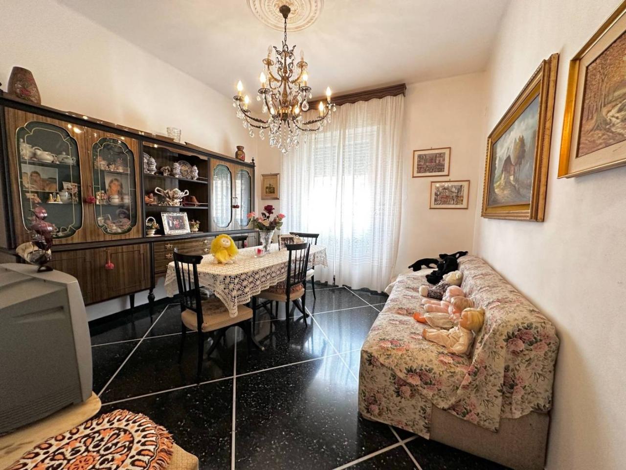 3غرفة شقة في Genoa, Italy رقم 149602