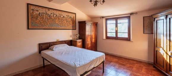 5 rooms House in Assisi, Italy No. 26053 26
