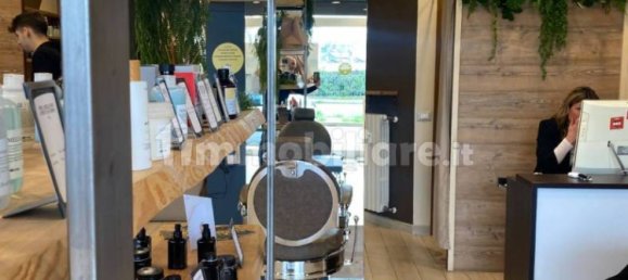 Propiedad comercial de 1 habitación en Cinisello Balsamo, Italy No. 250844 3